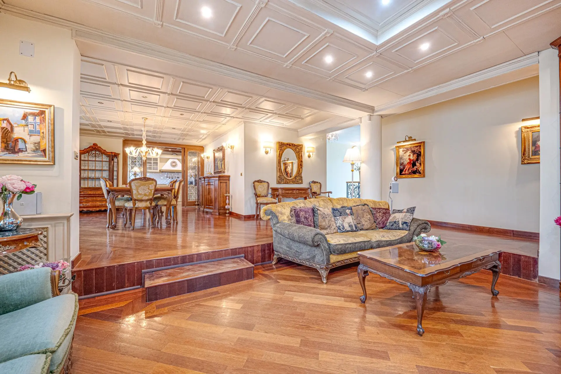 Impressive classic three-bedroom apartment in Manastirski Livadi-West district for sale
