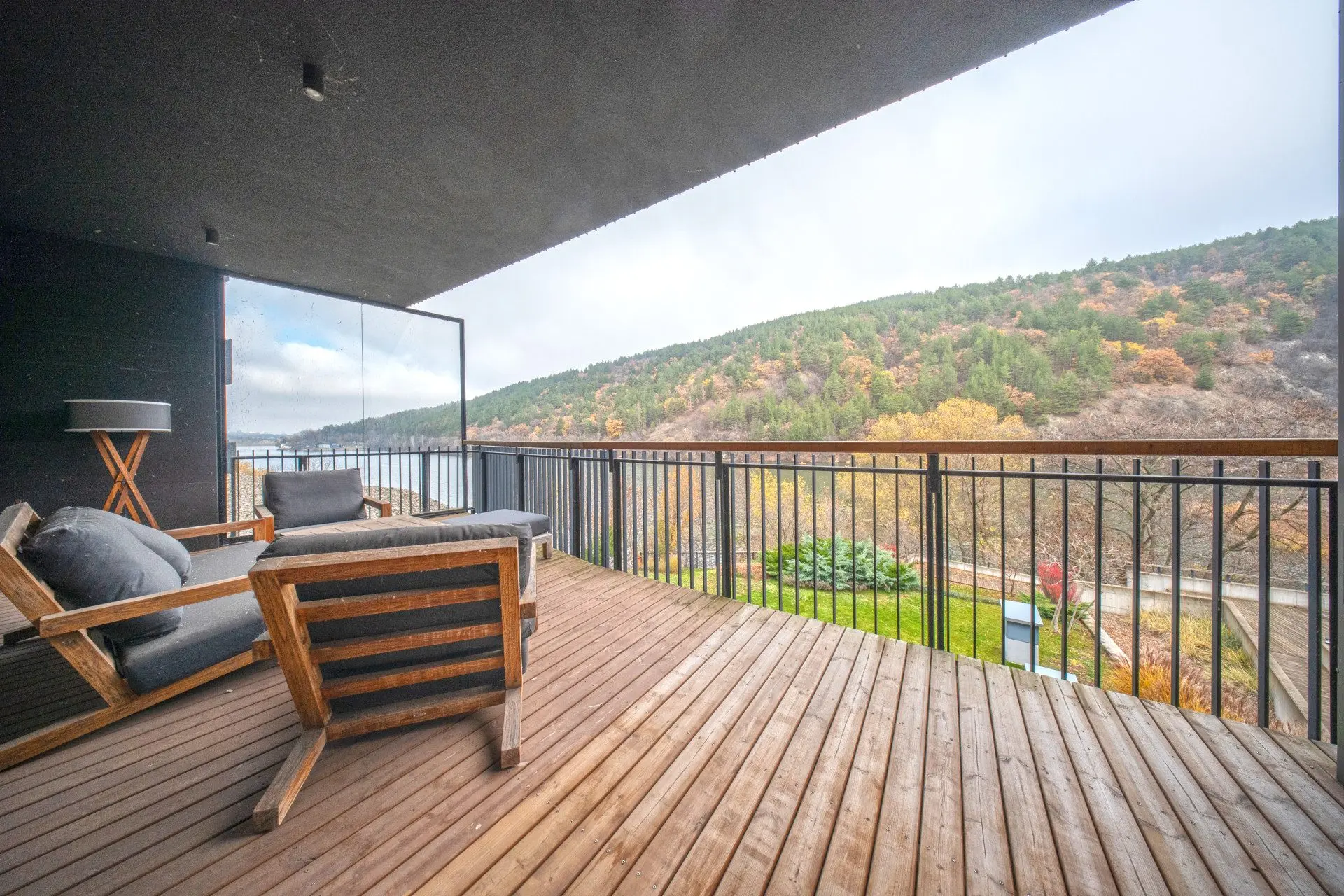 ab5d649e67b9e54d6b5fa901dfb22a79 Modern designer apartment on the shore of Lake Pancharevo