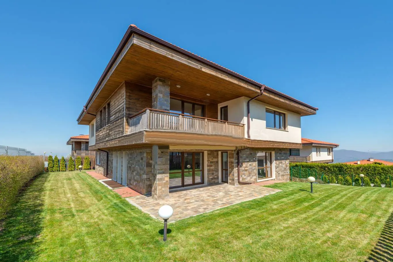 House with its own yard in a gated complex in Bistritsa for sale