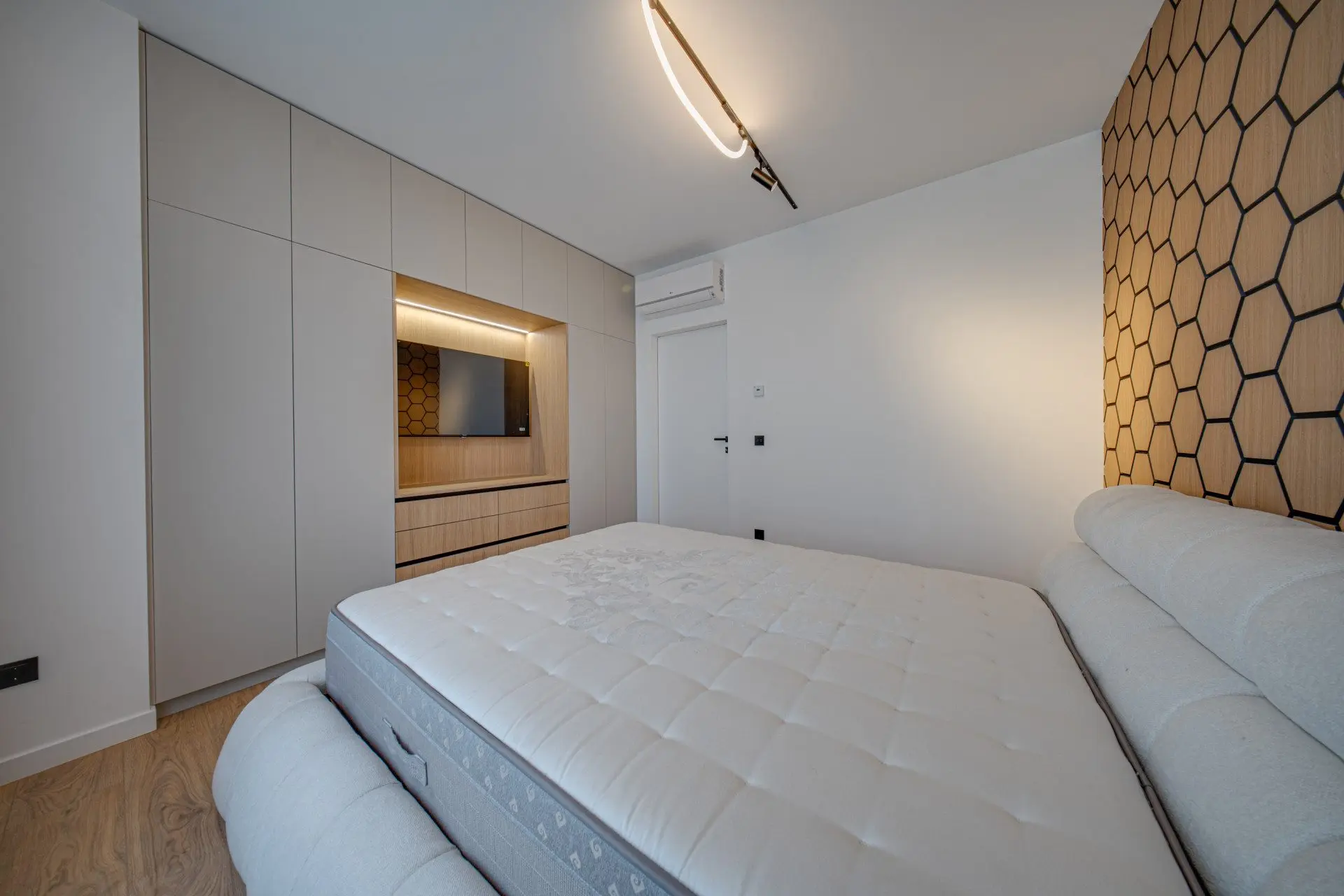 ac7b480840f5be253bef3dba12a2a821 Luxurious two-bedroom apartment in an iconic, innovative building Kosher