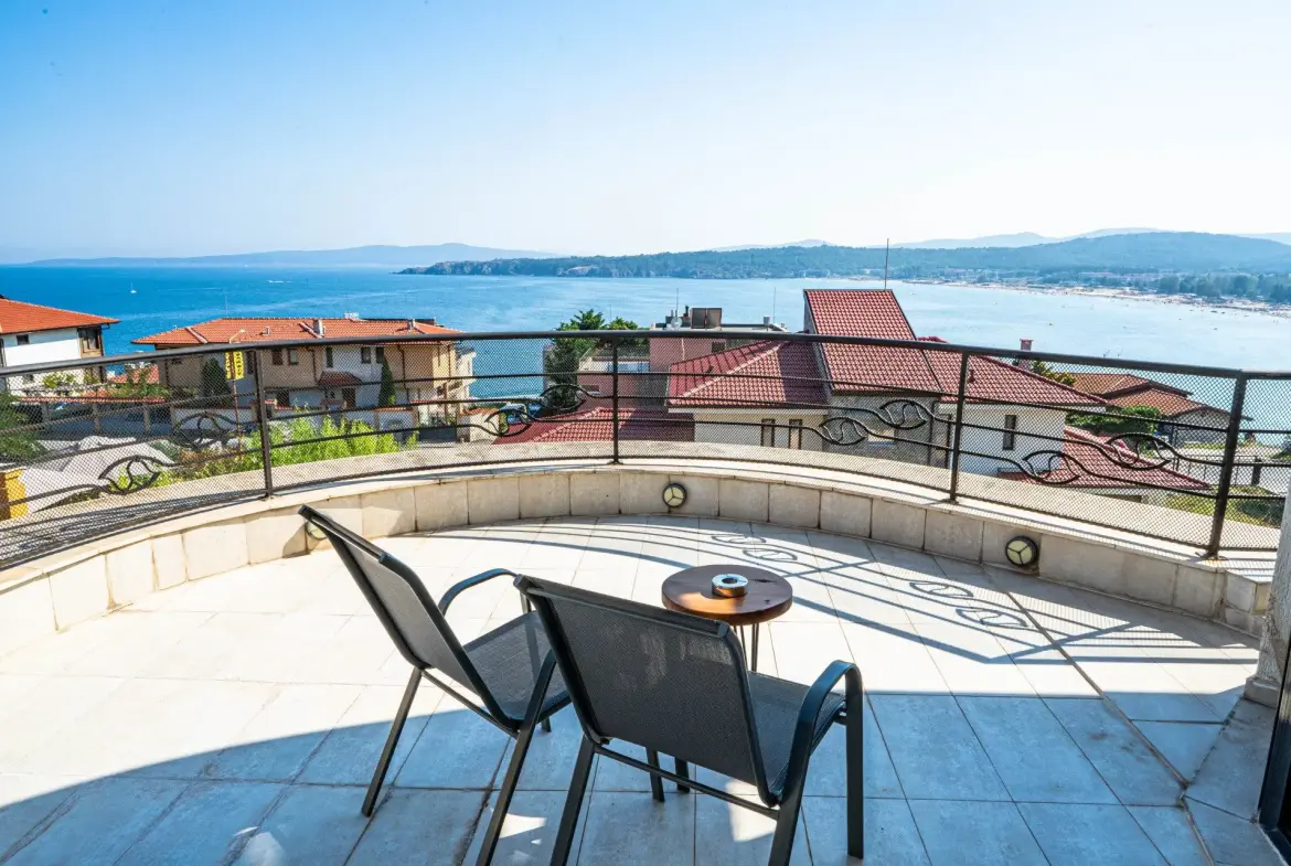 Spacious detached house in excellent condition and swimming pool in Budjaka area