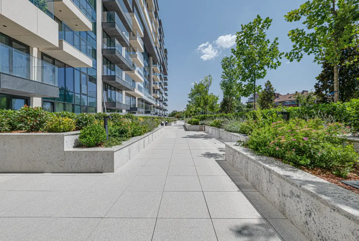 Three-bedroom apartment in a preferred newly built complex next to Zaimov Park