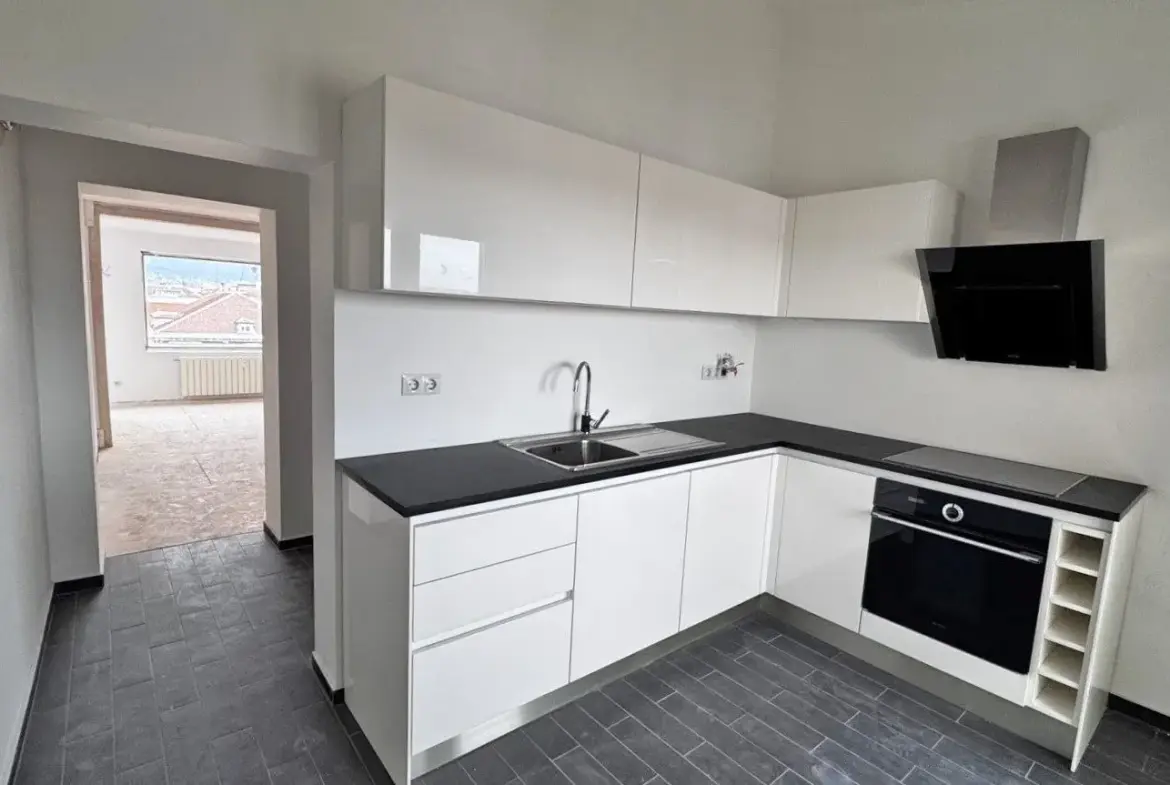 Bright and spacious apartment on Gurko Street for sale