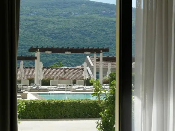 Luxury furnished 1bdr Apartment, with direct access to a swimming pool
