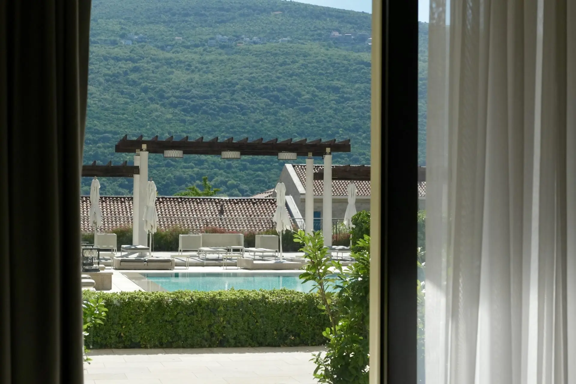 Luxury furnished 1bdr Apartment, with direct access to a swimming pool