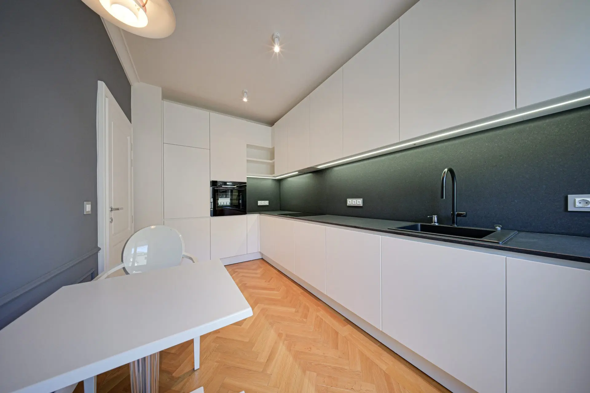Exclusive apartment for sale in close proximity to the National Assembly