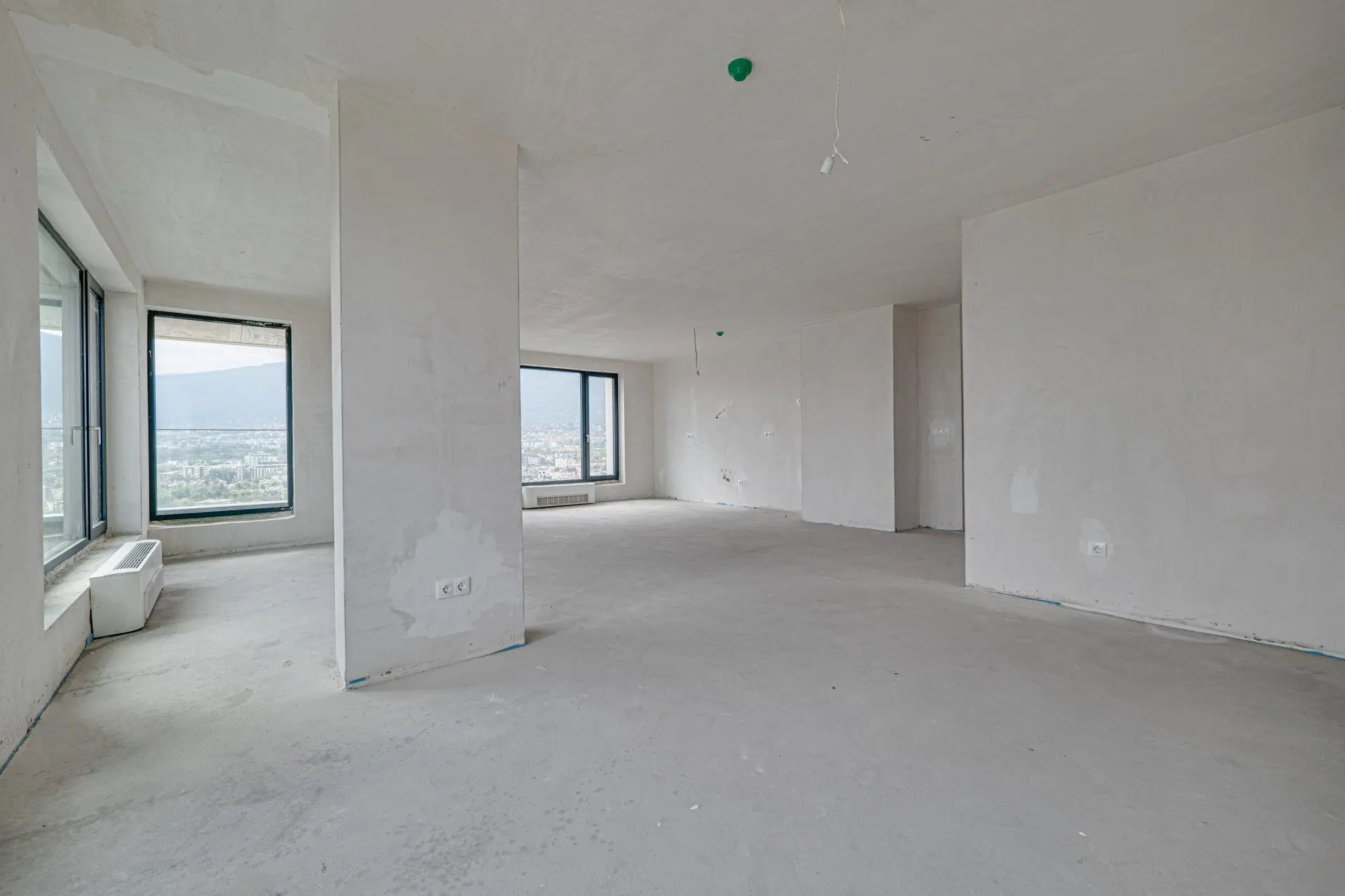 Three bedroom apartment in a luxury building next to Paradise Mall