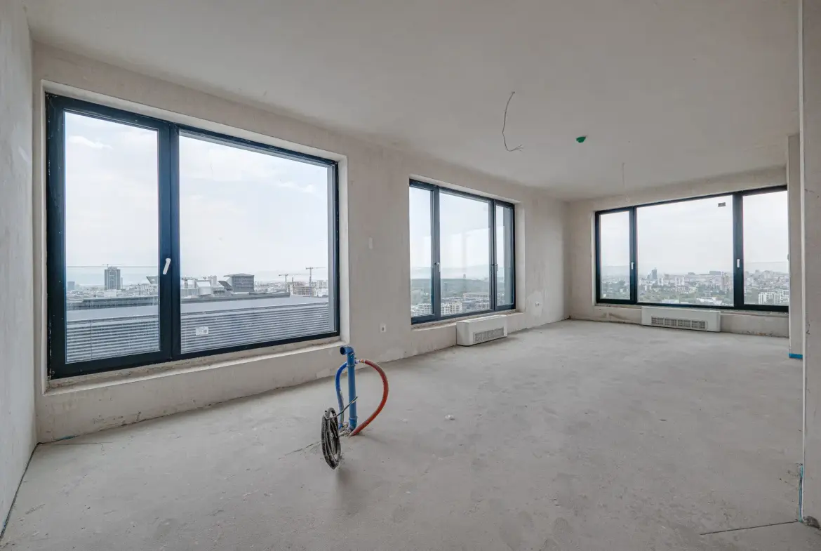 Three-room apartment in a modern new building next to MALL Paradise for sale