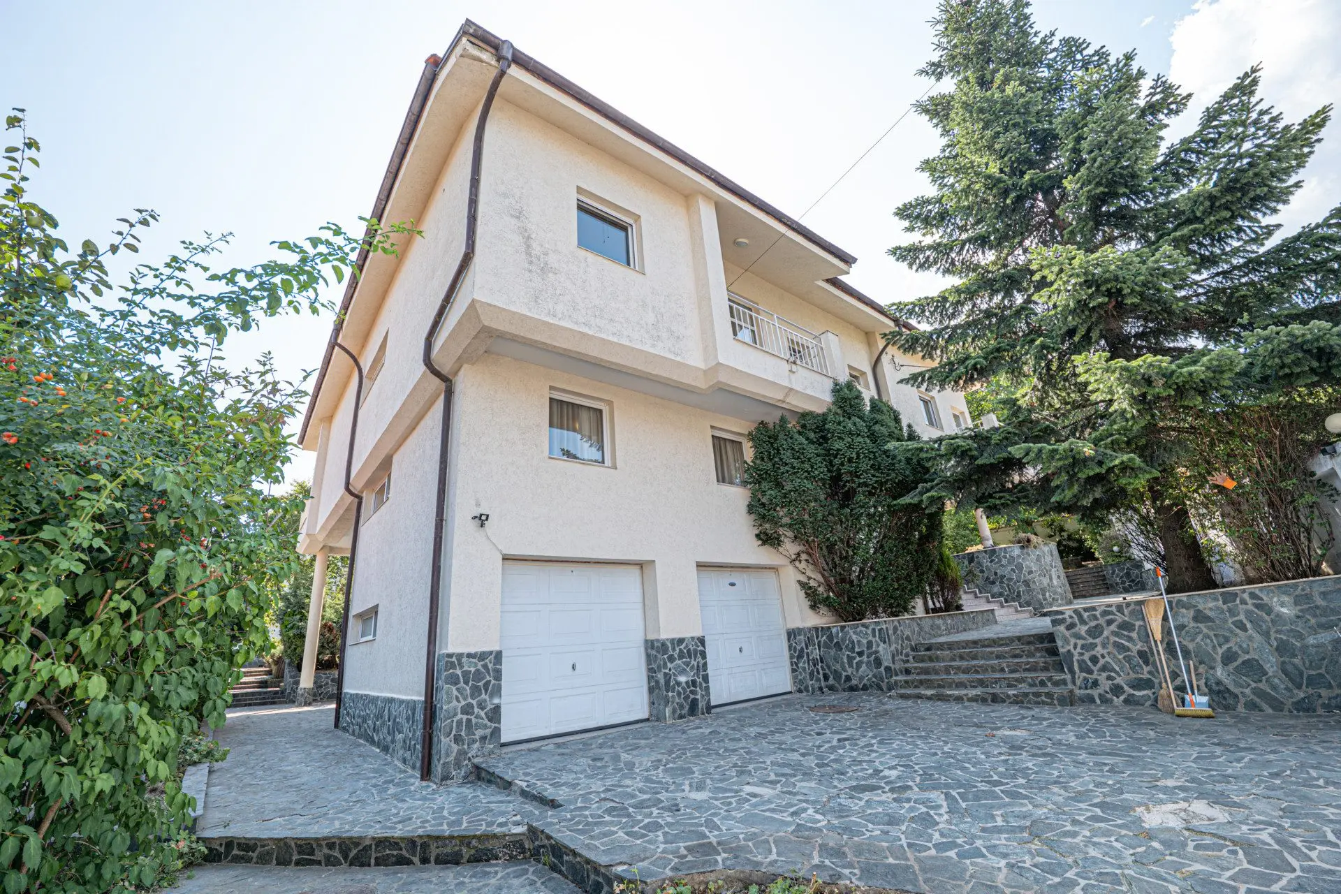 Family house with panoramic views, 1000 sq m yard, swimming pool and spa area in Simeonovo for sale