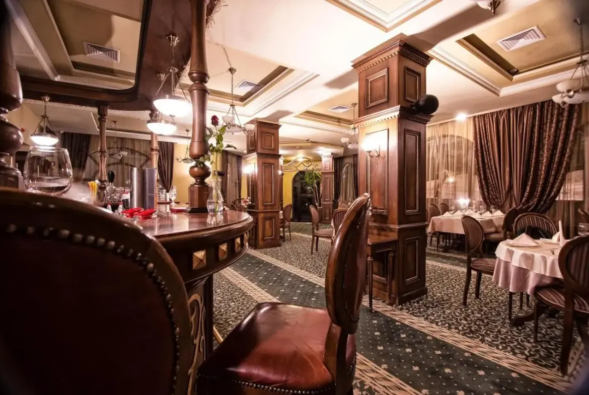 Hotel with restaurant in Hisarya for sale