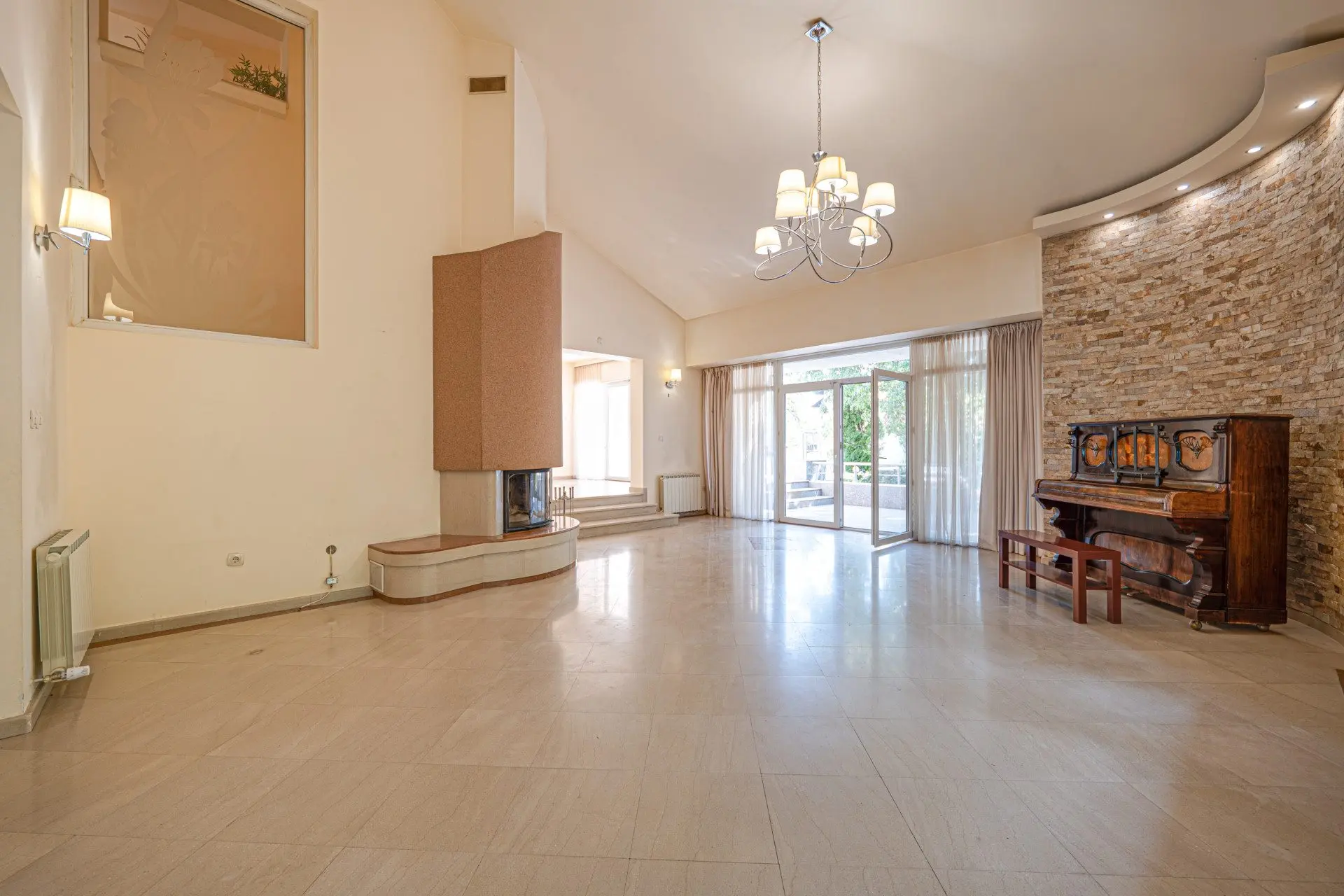 Family house with panoramic views, 1000 sq m yard, swimming pool and spa area in Simeonovo for sale