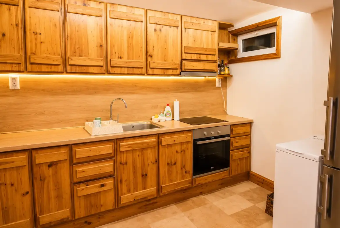 Detached house located in the heart of the old town and the iconic Greek Quarter