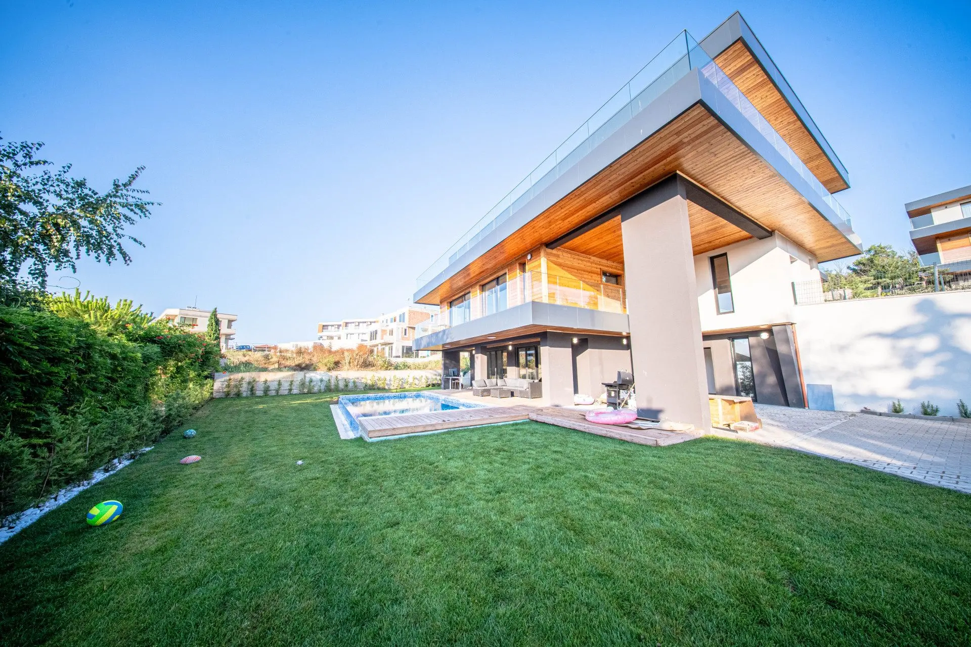 Remarkable modern house near Paradise Bay