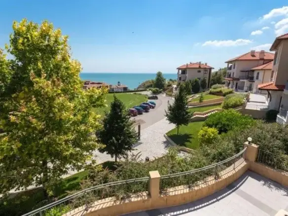 Apartment 3 rooms for sale in villa, Tharcian Cliffs compound, Bulgaria