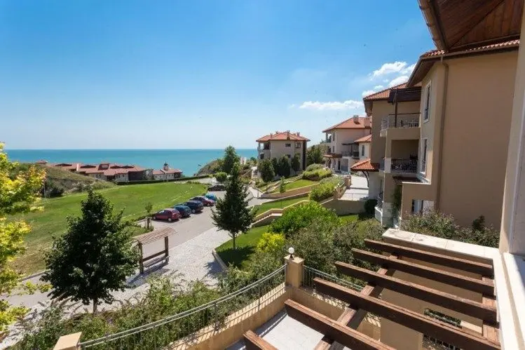 Apartment 3 rooms for sale in villa, Tharcian Cliffs compound, Bulgaria