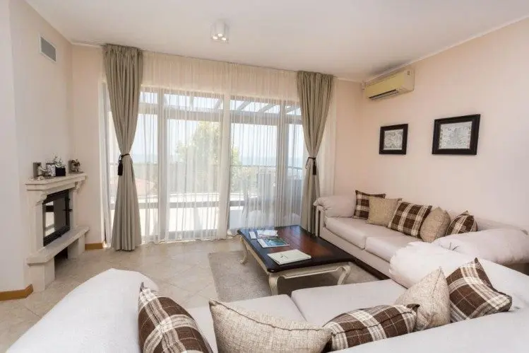 Apartment 3 rooms for sale in villa, Tharcian Cliffs compound, Bulgaria