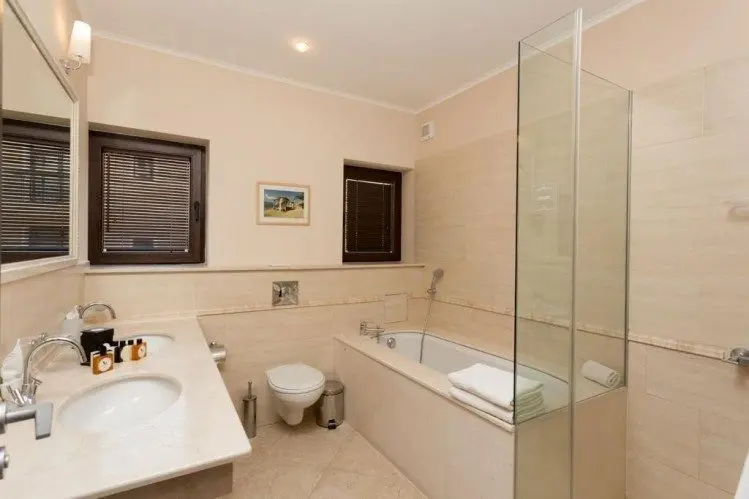 Apartment 3 rooms for sale in villa, Tharcian Cliffs compound, Bulgaria