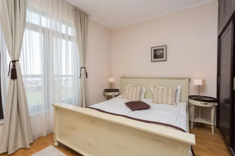 Apartment 3 rooms for sale in villa, Tharcian Cliffs compound, Bulgaria