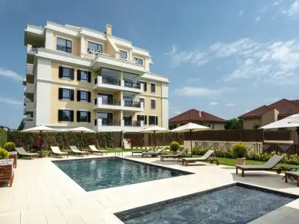 Apartment for sale 4 rooms residential compound with swimming pool, next to the forest, fully furnished