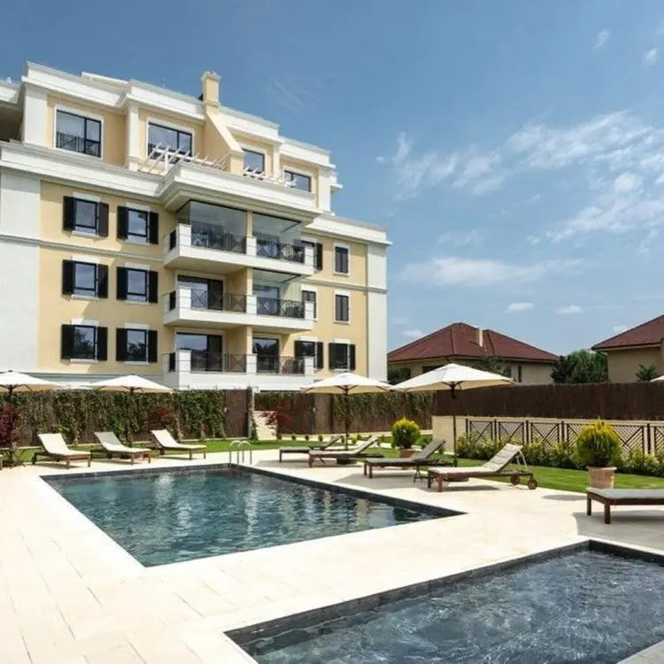 Apartment for sale 4 rooms residential compound with swimming pool, next to the forest, fully furnished