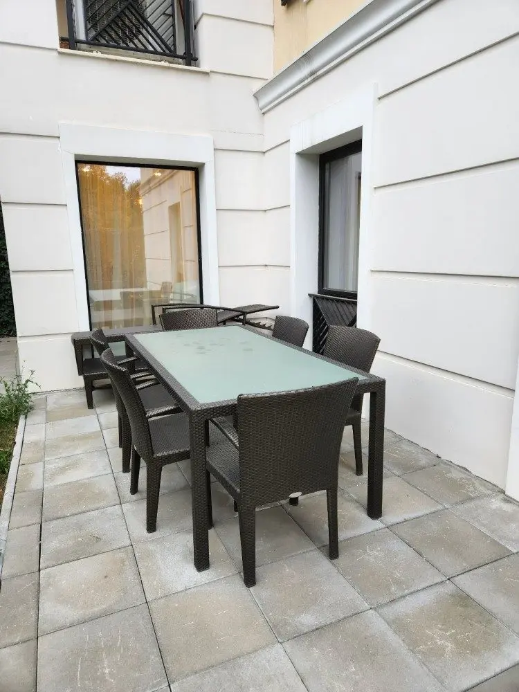 Apartment for sale 4 rooms residential compound with swimming pool, next to the forest, fully furnished