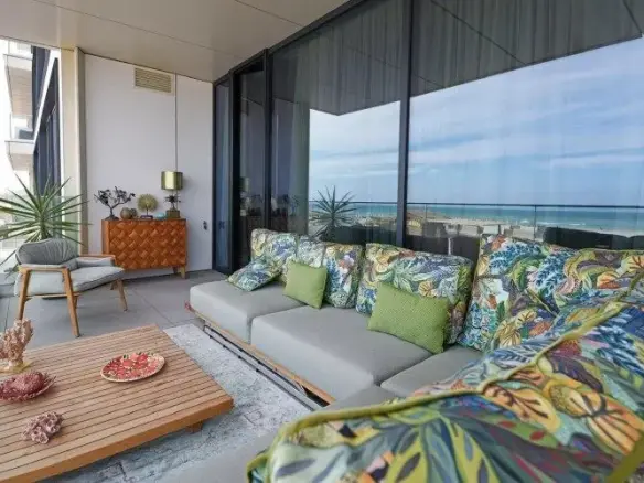 Apartment full of charm and color for sale on the Black Sea shore – Mamaia, Constanța County
