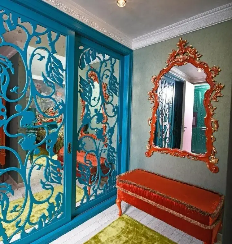 Apartment full of charm and color for sale on the Black Sea shore – Mamaia, Constanța County