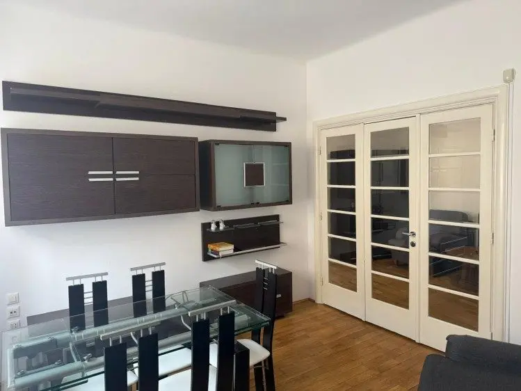 Apartment for sale 3 rooms Unirii area, Bucharest 73 sqm