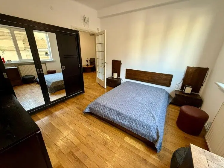 Apartment for sale 3 rooms Unirii area, Bucharest 73 sqm