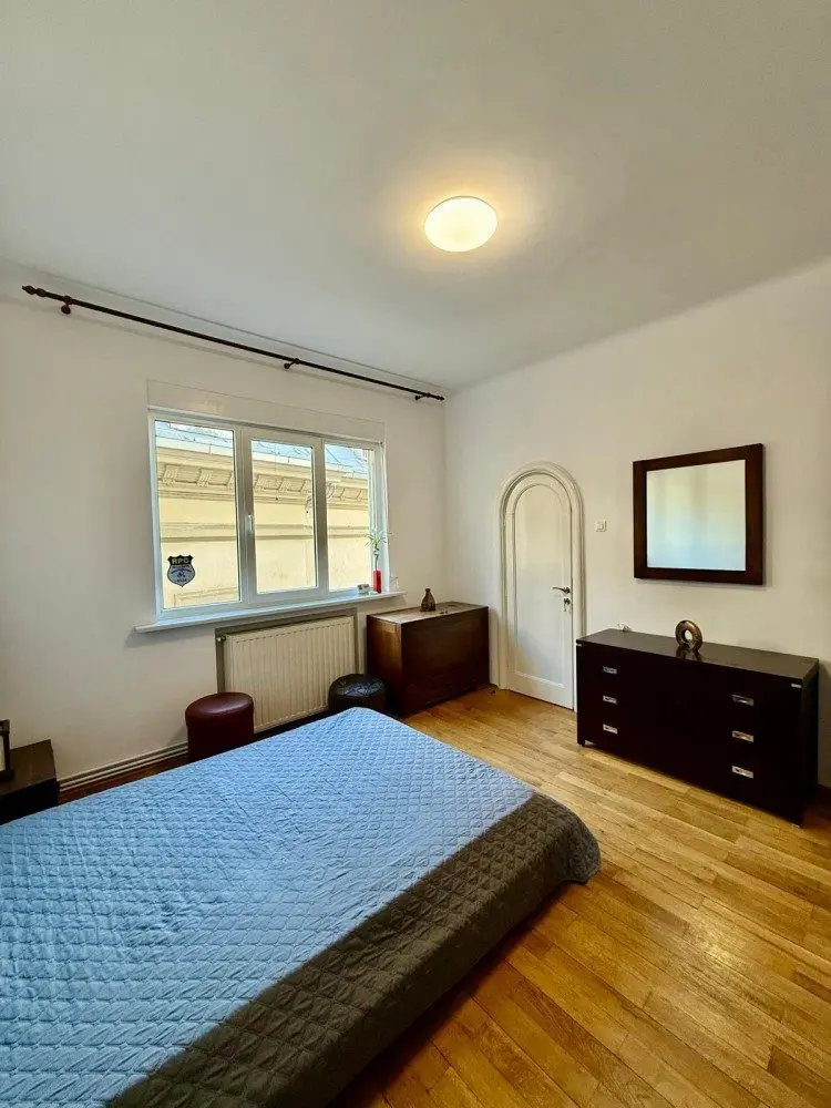Apartment for sale 3 rooms Unirii area, Bucharest 73 sqm