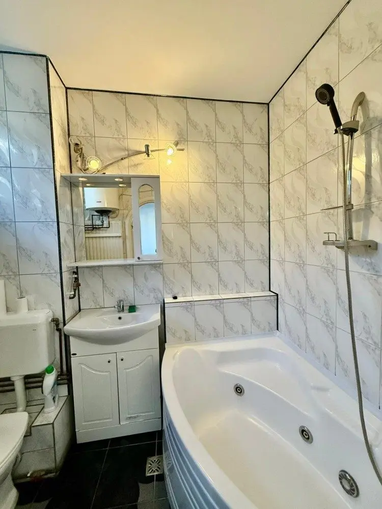 Apartment for sale 3 rooms Unirii area, Bucharest 73 sqm