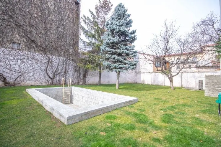 Apartment for sale 4 rooms Gradina Icoanei area, Bucharest 270 sqm