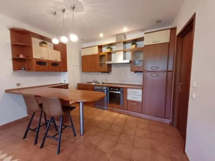 Apartment for sale 5 rooms Batistei – Intercontinetal area, Bucharest