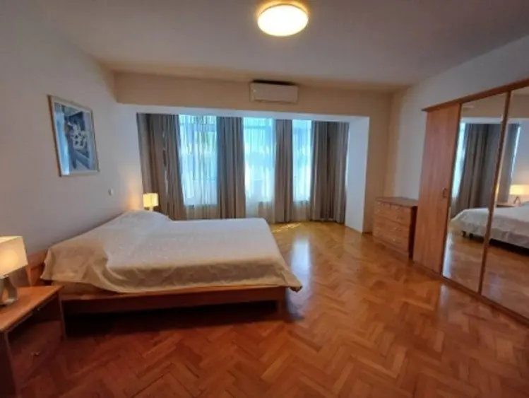 Apartment for sale 5 rooms Batistei – Intercontinetal area, Bucharest