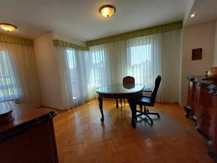 Apartment for sale 5 rooms Batistei – Intercontinetal area, Bucharest