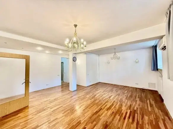 Apartment for sale 5 rooms Charles de Gaulle Square, Bucharest