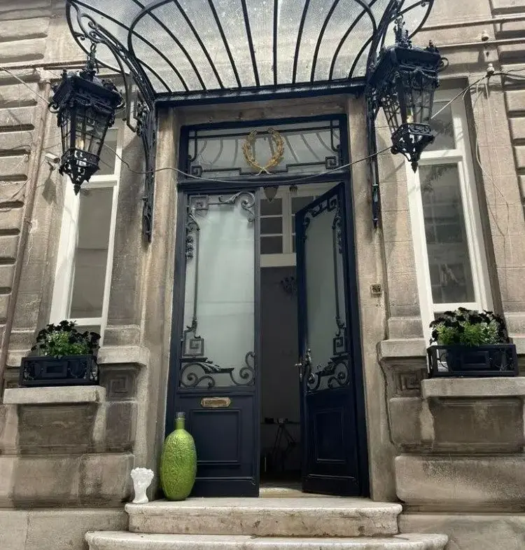 Apartment in villa for sale 4 rooms Calea Victoriei area, Bucharest