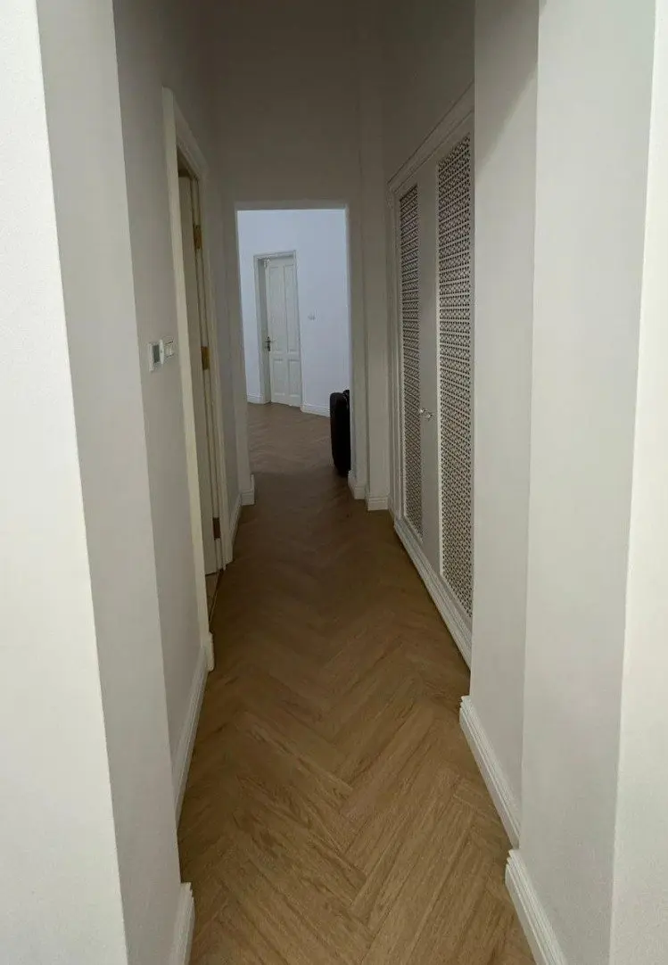 Apartment in villa for sale 4 rooms Calea Victoriei area, Bucharest