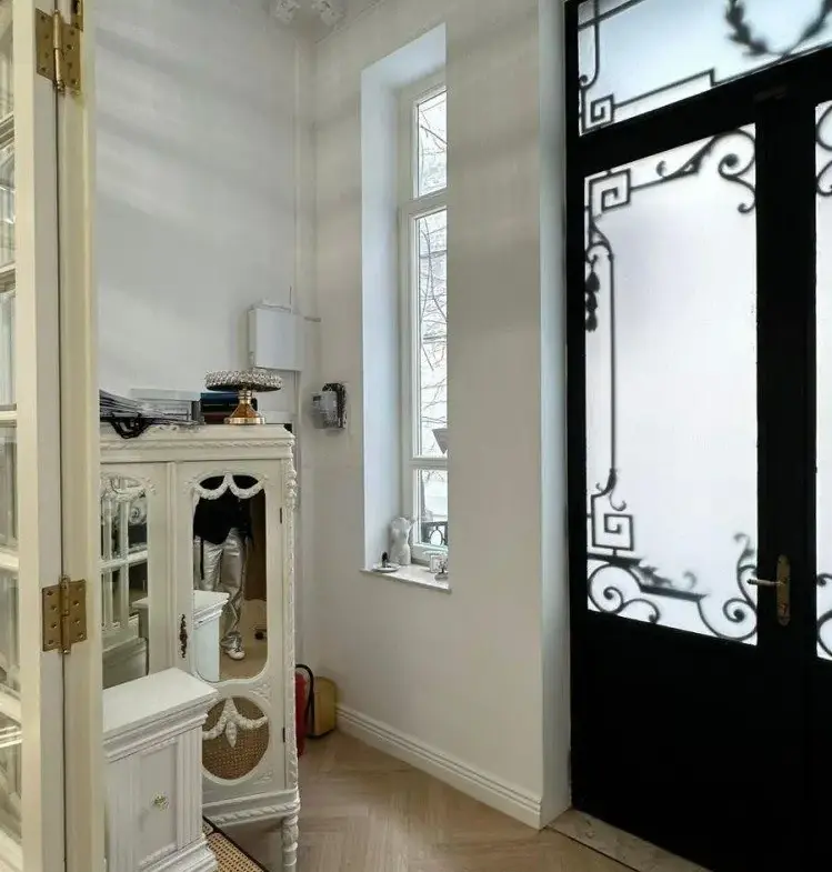 Apartment in villa for sale 4 rooms Calea Victoriei area, Bucharest