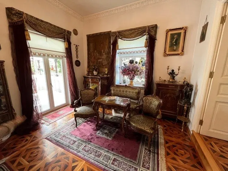 Special apartment in villa for sale 11 rooms Aviatorilor area, Bucharest