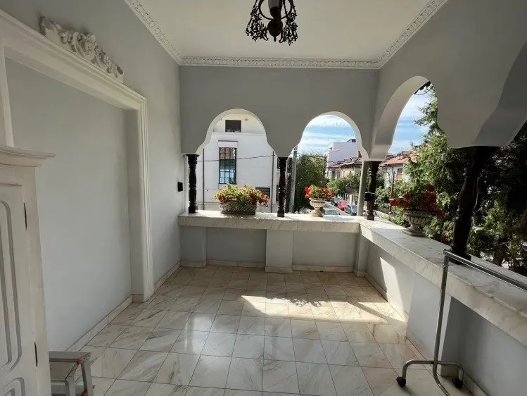 Special apartment in villa for sale 11 rooms Aviatorilor area, Bucharest