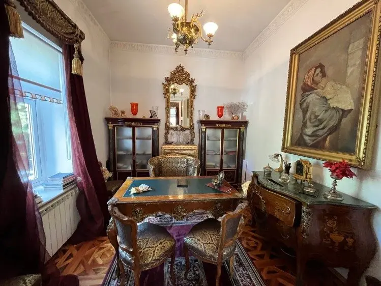 Special apartment in villa for sale 11 rooms Aviatorilor area, Bucharest