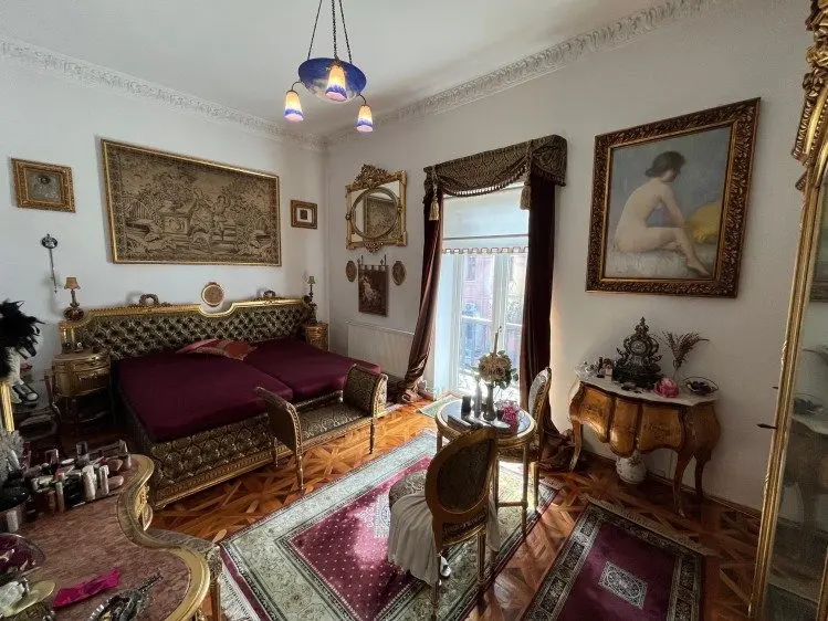 Special apartment in villa for sale 11 rooms Aviatorilor area, Bucharest