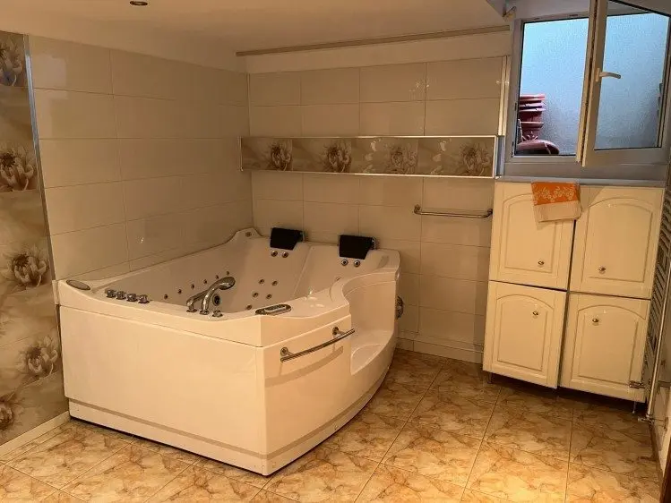 Special apartment in villa for sale 11 rooms Aviatorilor area, Bucharest