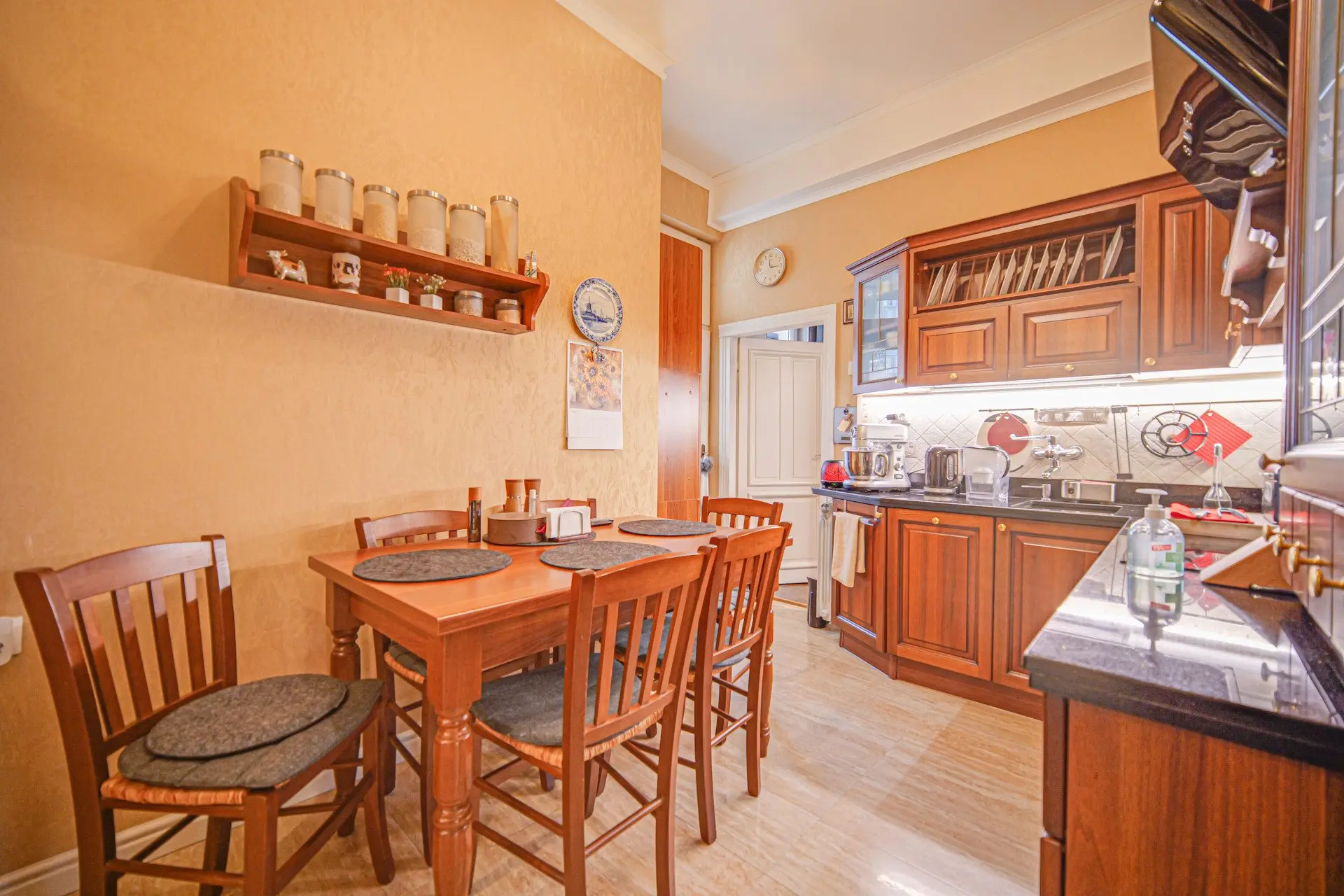 b057aedc640bf22b4d4ba85d68605191 Elegant apartment with panoramic views in the heart of Sofia for sale