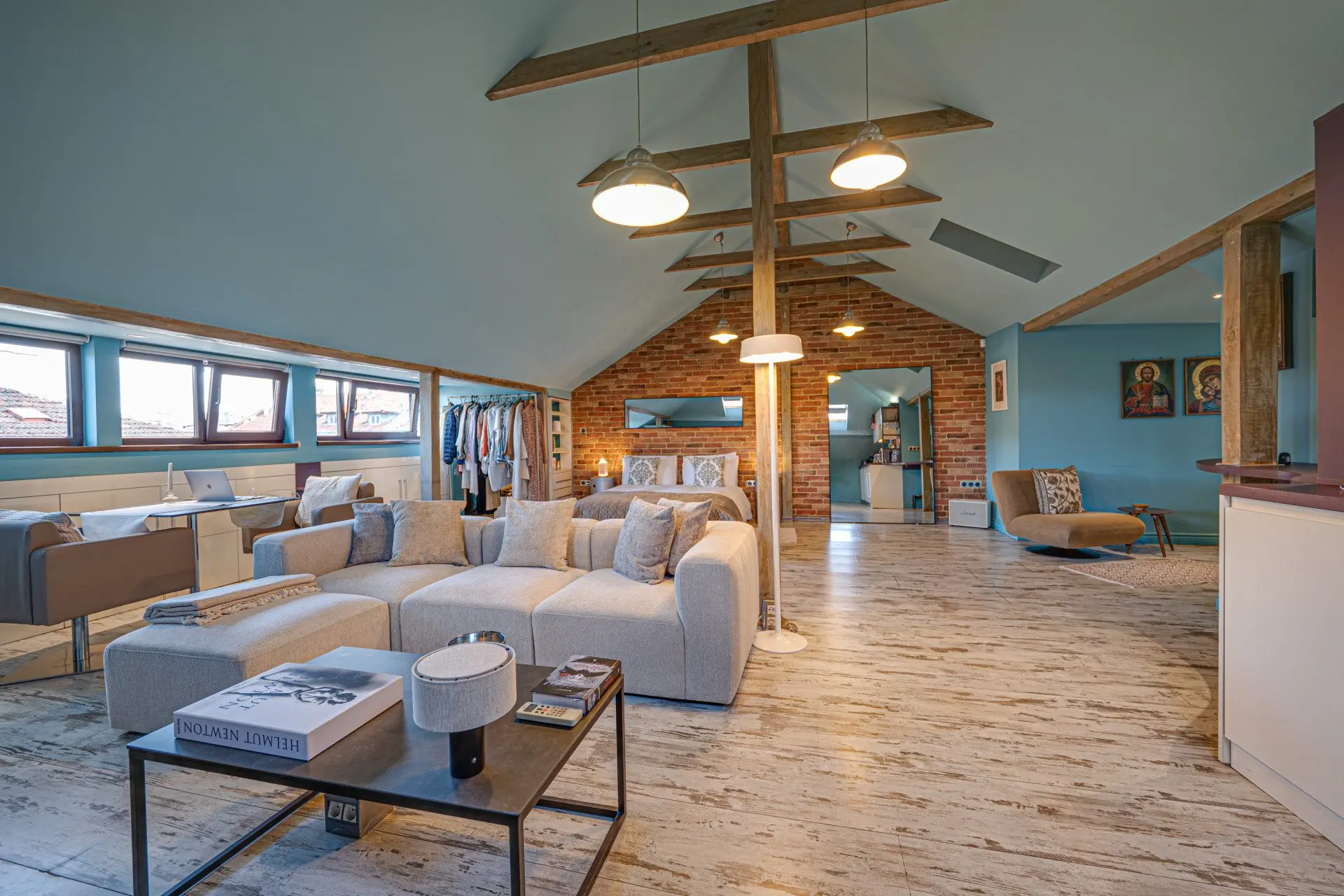 Elegant penthouse with impressive high ceilings on Saborna Street