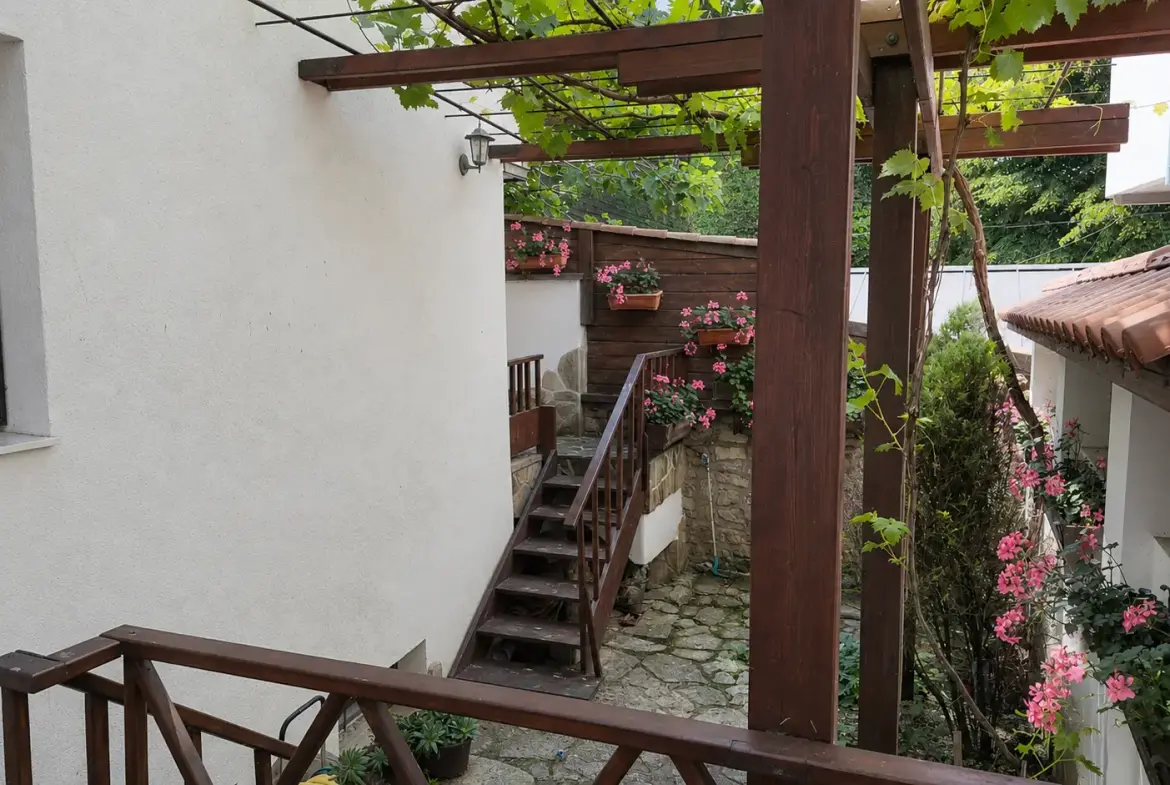 Detached house located in the heart of the old town and the iconic Greek Quarter