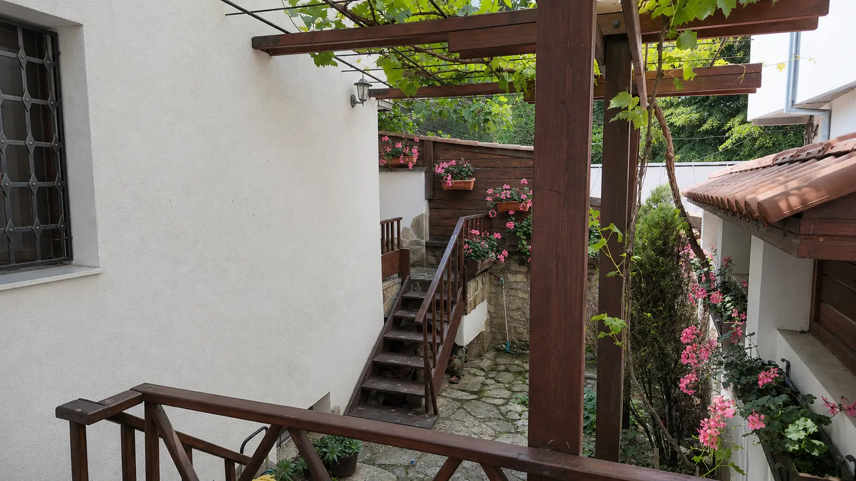 Detached house located in the heart of the old town and the iconic Greek Quarter