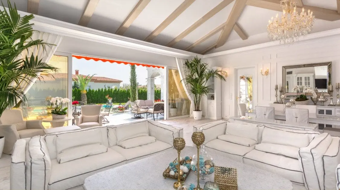 Luxurious four bedroom villa and pool in Sunny Beach for sale