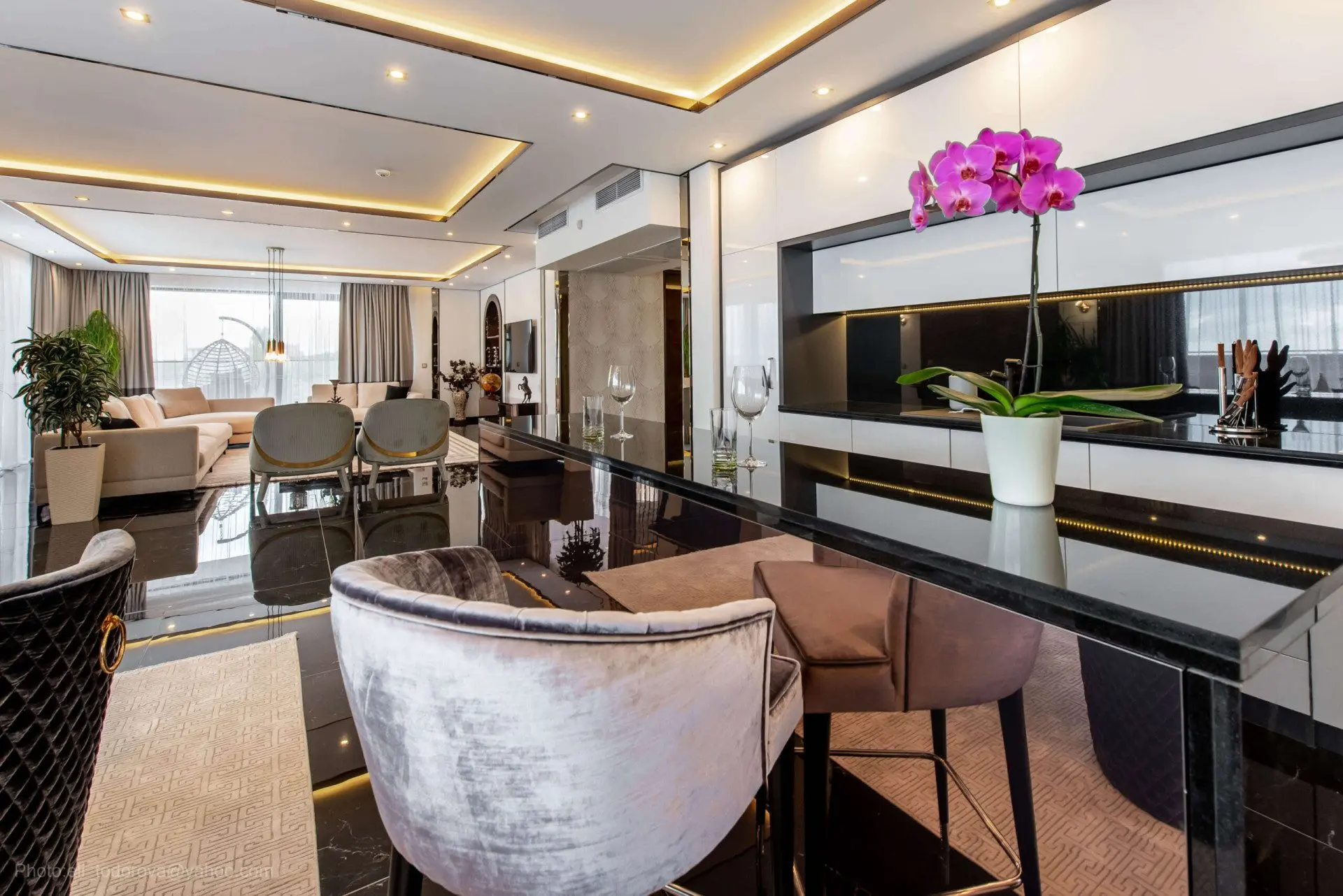 Luxury apartment in a complex on the first line to the beach